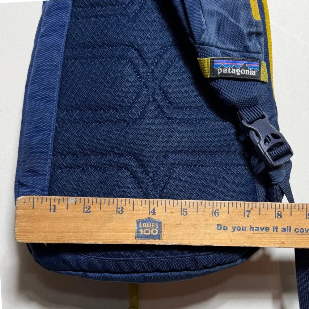 Patagonia Atom 8L Sling Bag Navy Blue Mustard Yellow 48261 FA18 Crossbody Pack